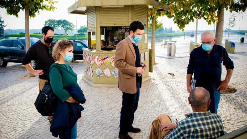 Contacto com comerciantes em Alcácer do Sal