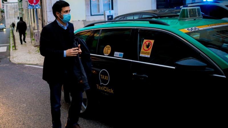 Vigília do sector do táxi, Lisboa, em frente ao Ministério do Ambiente e da Ação Climática