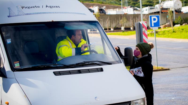 Contacto com os trabalhadores da recolha de resíduos sólidos dos SMAS de Sintra