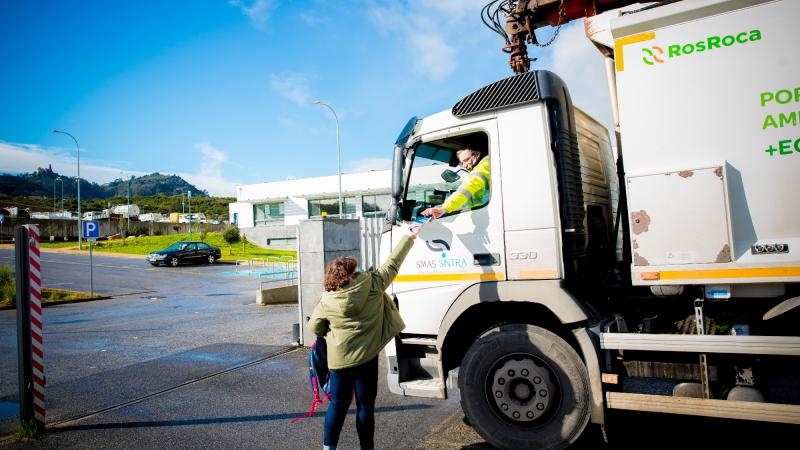 Contacto com os trabalhadores da recolha de resíduos sólidos dos SMAS de Sintra