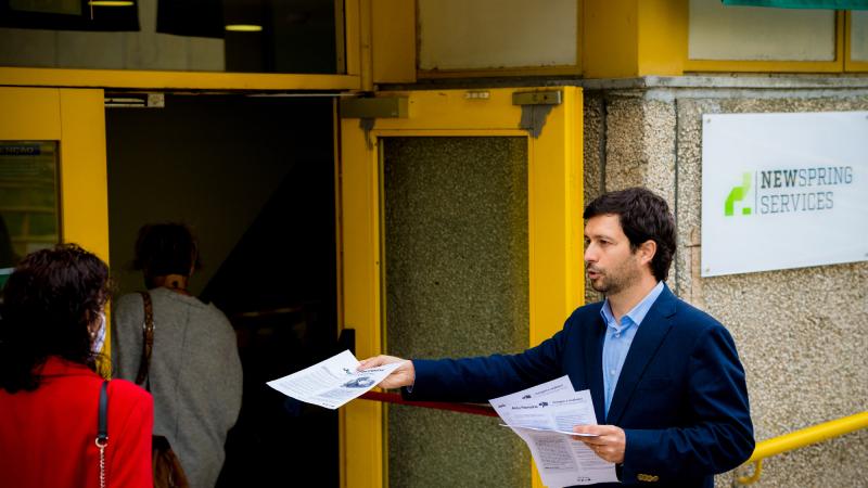 Contacto com trabalhadores Call Center da Fidelidade, Évora