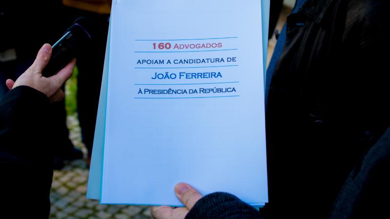 Entrega na sede da candidatura de apoios de advogados à candidatura de João Ferreira