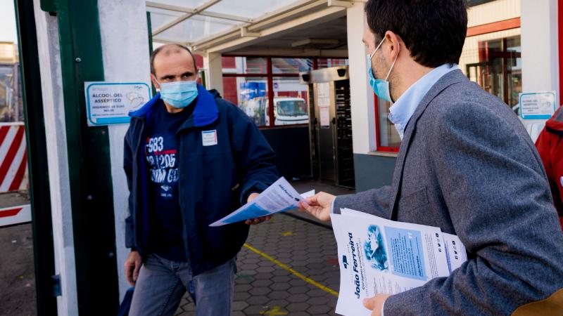 Contacto com trabalhadores da PSA