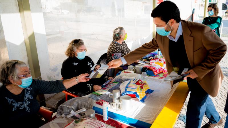 Contacto com comerciantes em Alcácer do Sal