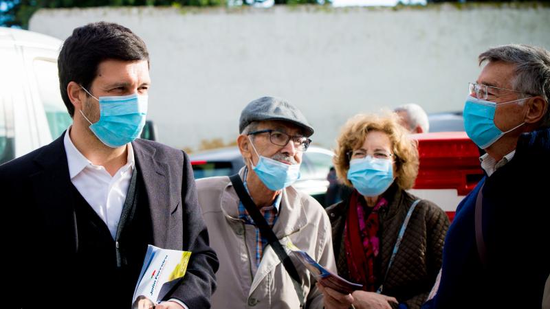 Contacto com utentes e profissionais de saúde no Hospital de Faro