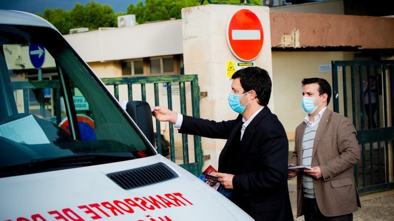 Contacto com utentes e profissionais de saúde no Hospital de Faro