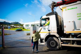 Contacto com os trabalhadores da recolha de resíduos sólidos dos SMAS de Sintra