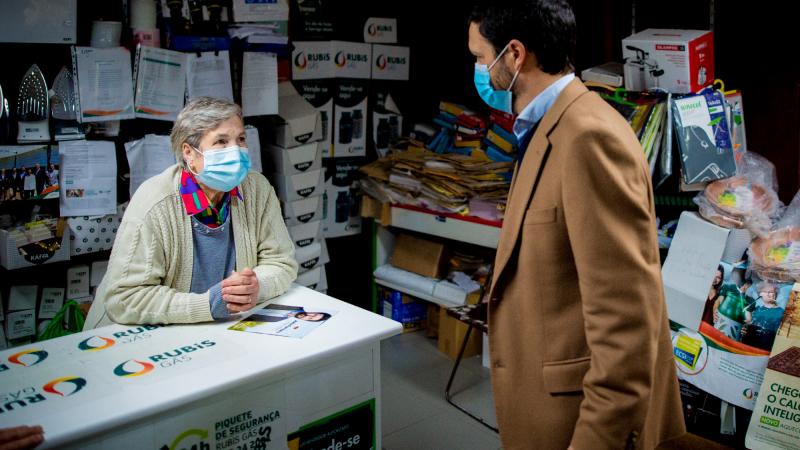 Contacto com comerciantes em Alcácer do Sal